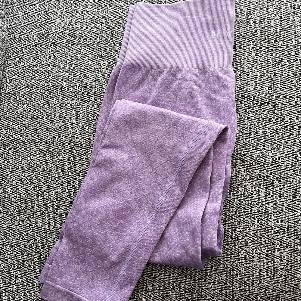 Size small lilac snakeskin NVGTN leggings